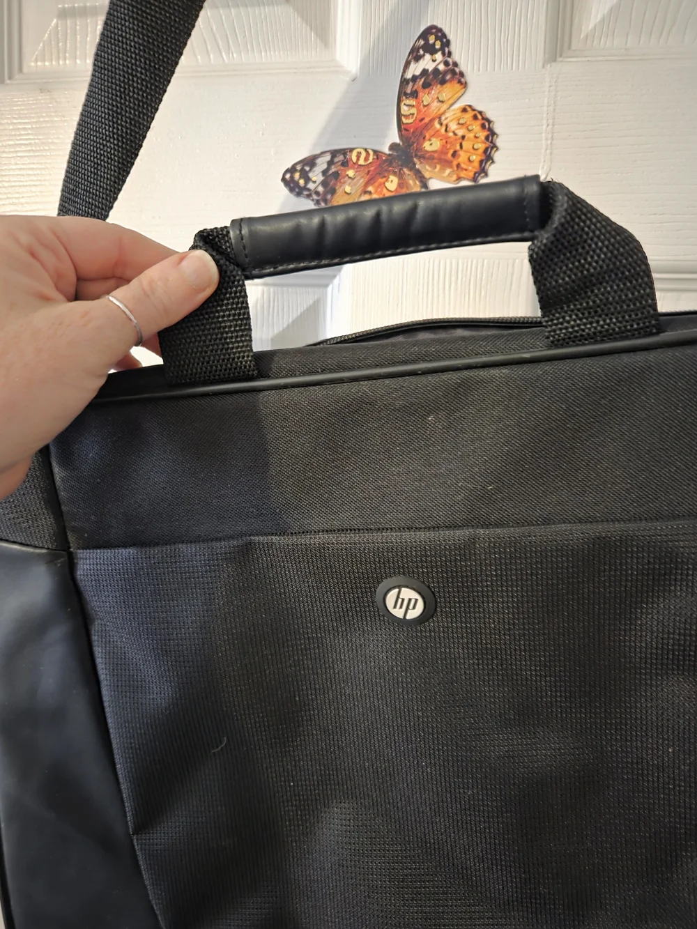 HP Black Men's Laptop Messenger Bag - Adjustable Shoulder Strap